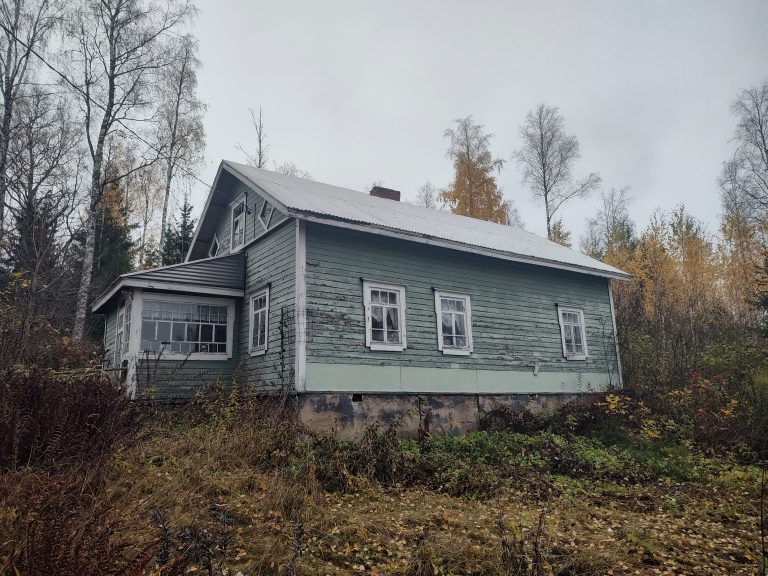 Rautjärvi vihreä päärakennus