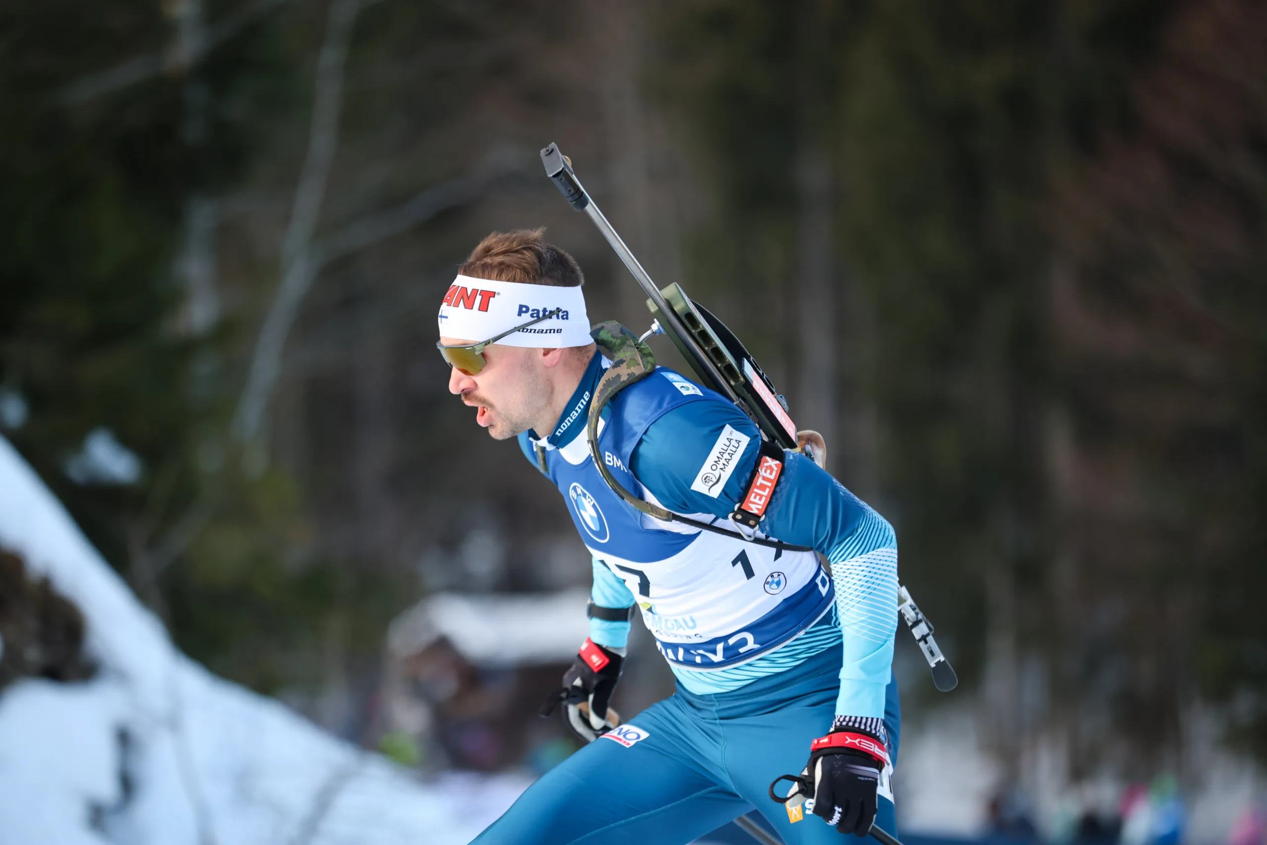 Olympialaisiin matkaava Omalla Maalla LKV:n kummiurheilija Olli Hiidensalo ampumahiihdon maailmancupissa Ruhpoldingissa. Kuva: DPA/Lehtikuva