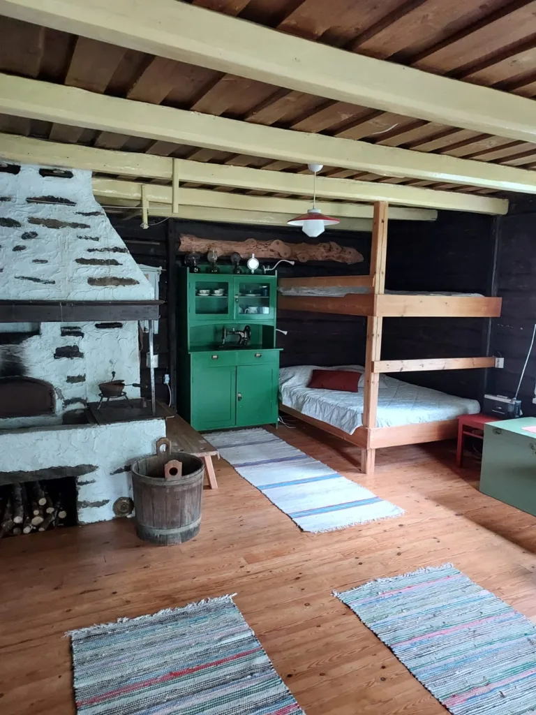 Päärakennus sisältä