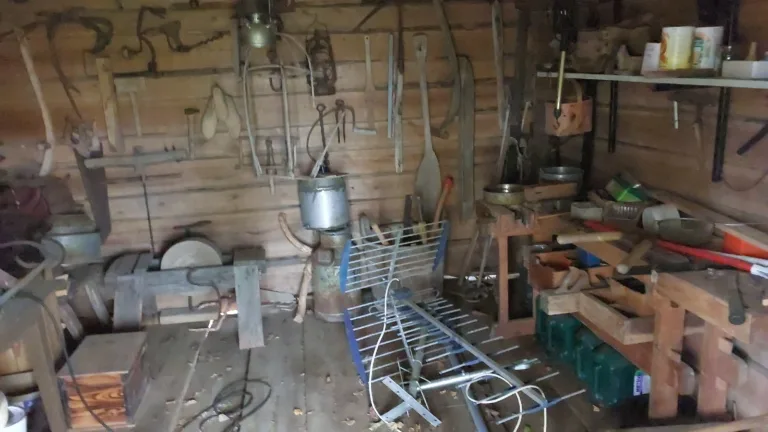 Vain tekijä puuttuu